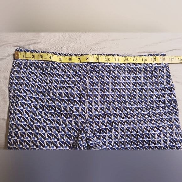 J Crew Womens Sz 6 Blue Black White Wave Abstract Design Capri Pants Style A2108 - Picture 7 of 9